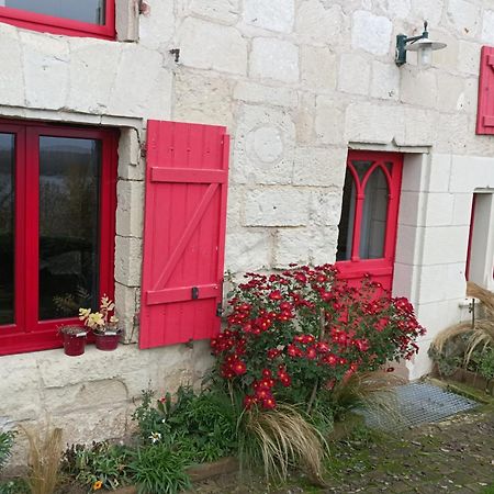 Gite Des Perreyeurs - Maison Troglodyte Avec Vue Sur Loire Montsoreau Habitación foto